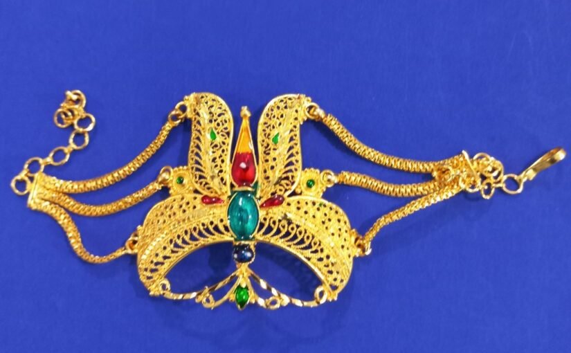 Mantasa Gold plated with multi Maur Lockets central